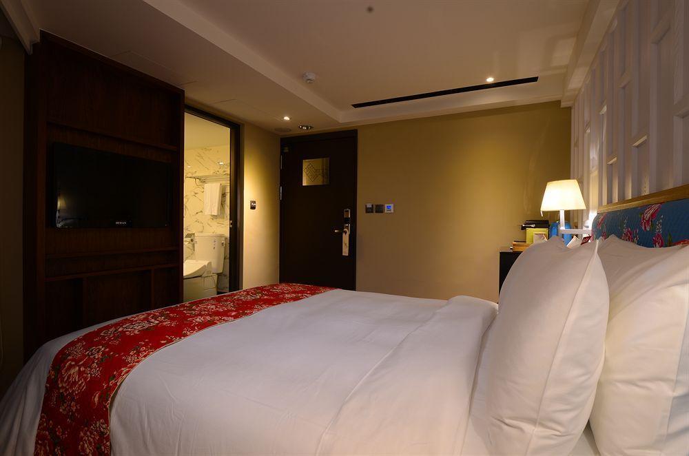 Reddot Hotel Taichung Exterior foto