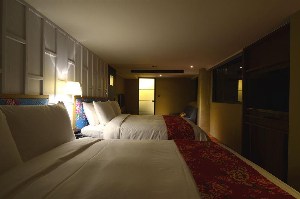 Reddot Hotel Taichung Exterior foto